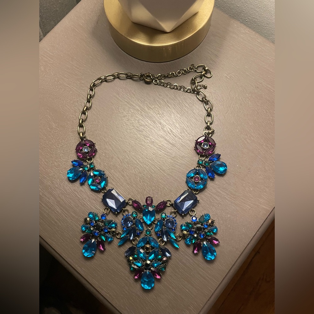 Elegant Blue and Purple Statement Necklace